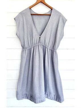 HOMEFROCKS Linen V-Neck Short Dress with Pleated Hem - L